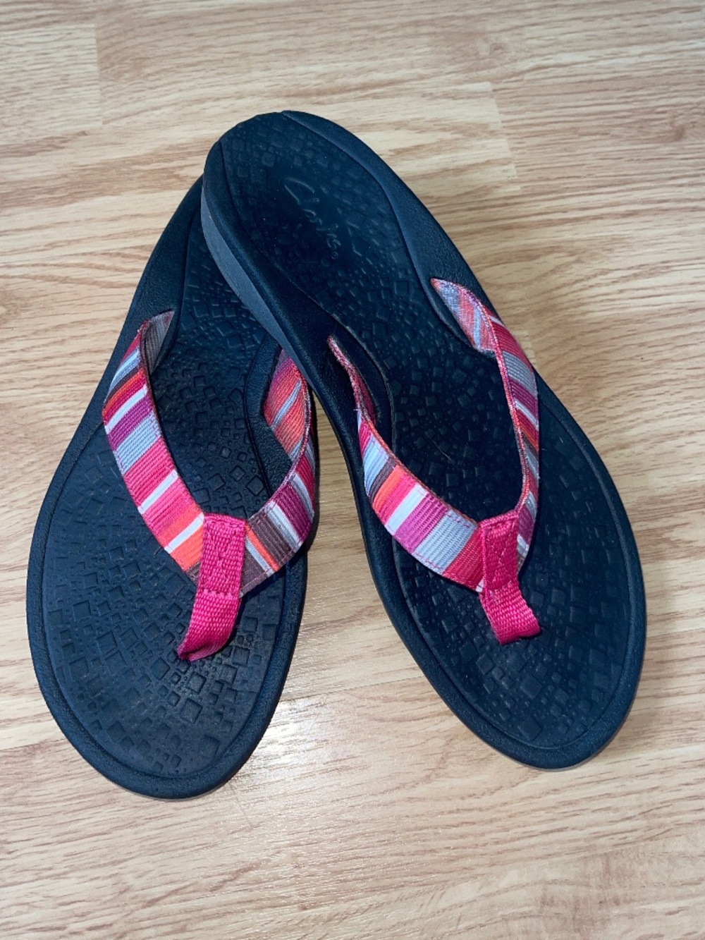 Clarks Flip Flop Sandals Women' Striped Textile Pink Slip-On Lightweight Size 7M